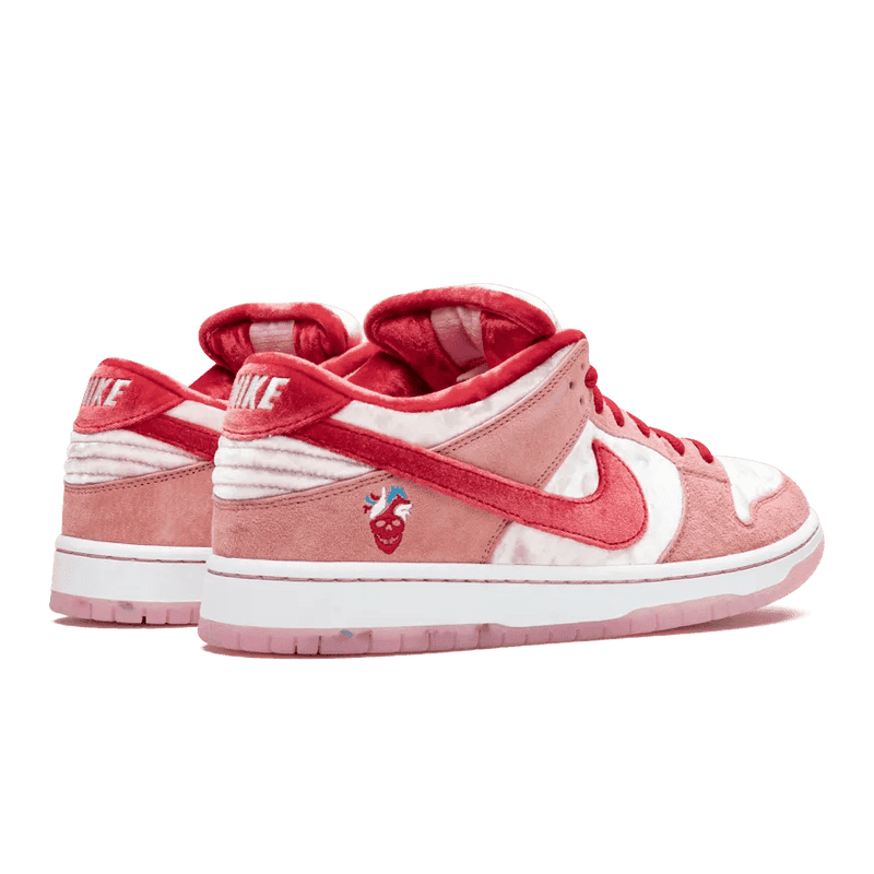 Nike SB Dunk Low StrangeLove Skateboards (Regular Box)