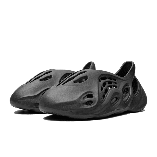 YZY FOAM RNR ブラック イージーフォームランナー Amazon.com | adidas Mens Yeezy Foam Runner HP8739 Onyx